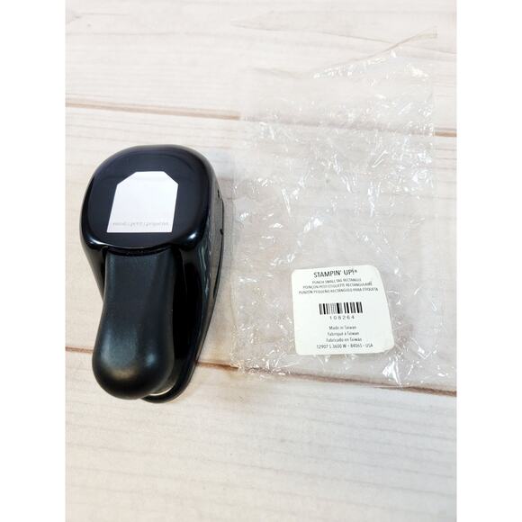 Stampin' Up! Small Tag Rectangle Punch Whale Tail Paper Shapers 108264 - Picture 2 of 10